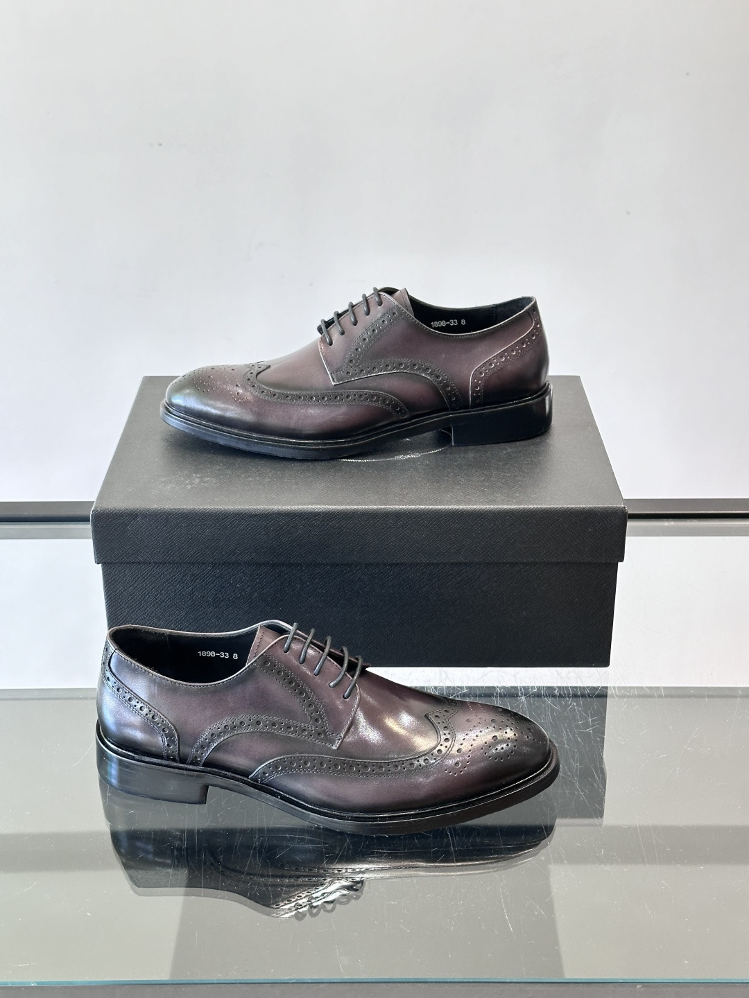 Prad*家新款🆕 男士休闲皮鞋✔️选用进口头层黑色小牛皮材质，质感满满，挺括和圆形鞋头设计, 原版开模