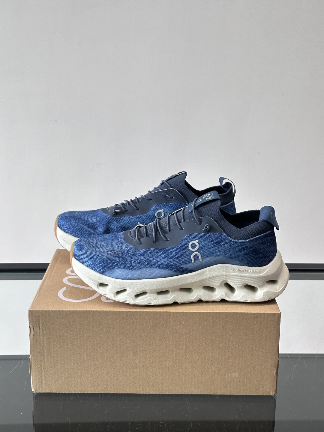 LOEWE X ON Cloudtilt联名运动鞋👟LOEWE和ON联名的Cloudtilt运动鞋，第八