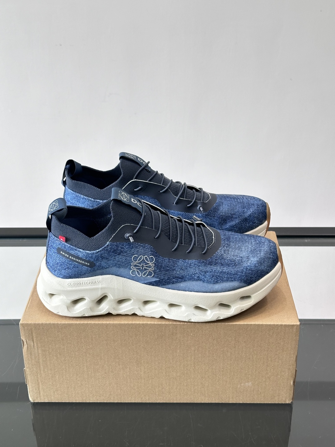 LOEWE X ON Cloudtilt联名运动鞋👟LOEWE和ON联名的Cloudtilt运动鞋，第八