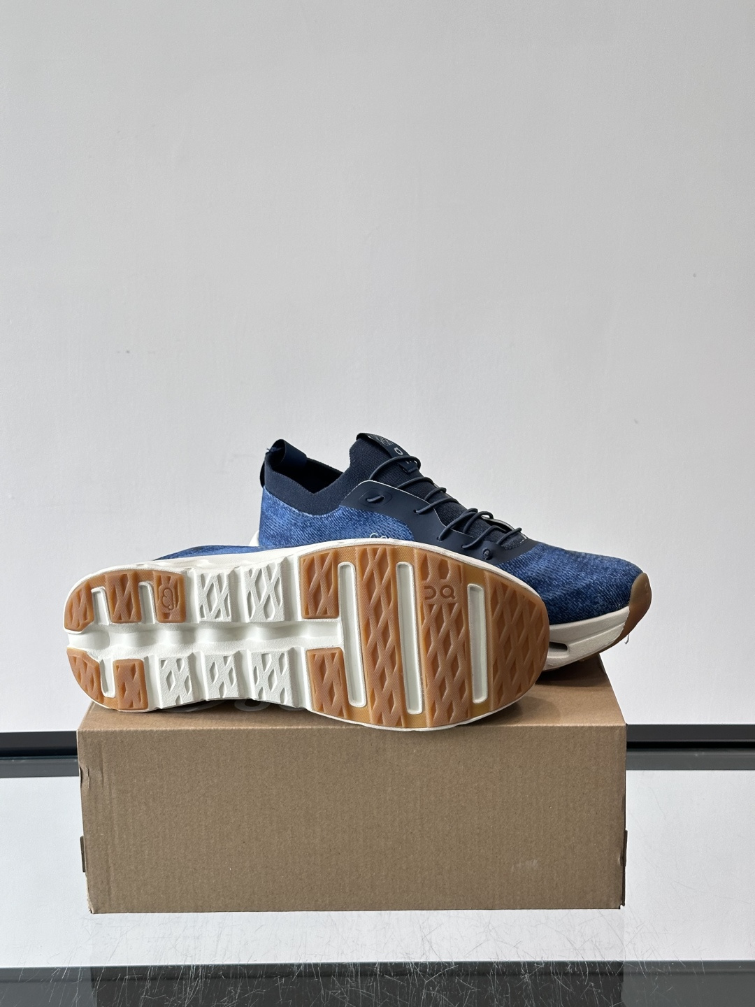 LOEWE X ON Cloudtilt联名运动鞋👟LOEWE和ON联名的Cloudtilt运动鞋，第八