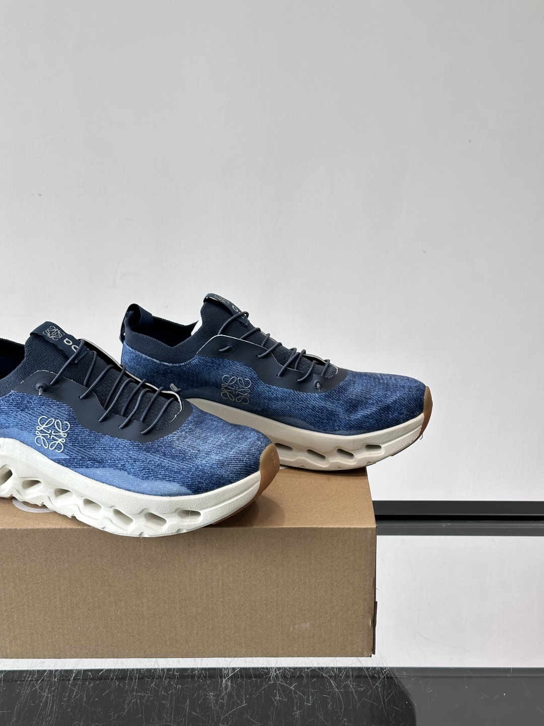 LOEWE X ON Cloudtilt联名运动鞋👟LOEWE和ON联名的Cloudtilt运动鞋，第八