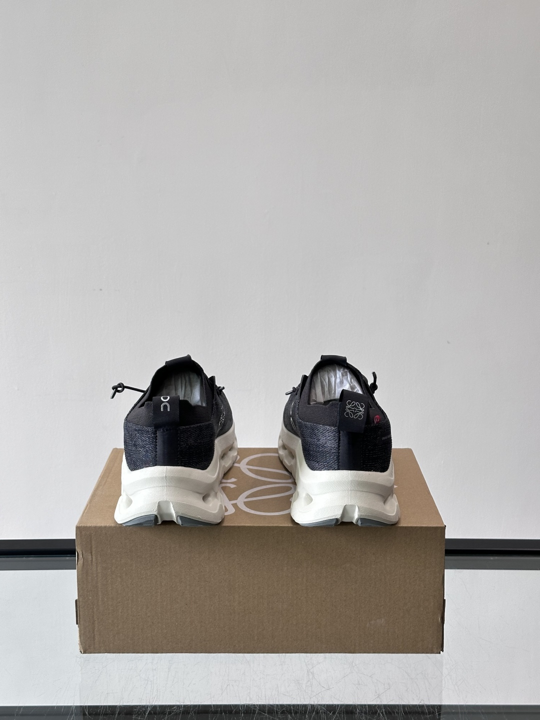 LOEWE X ON Cloudtilt联名运动鞋👟LOEWE和ON联名的Cloudtilt运动鞋，第八