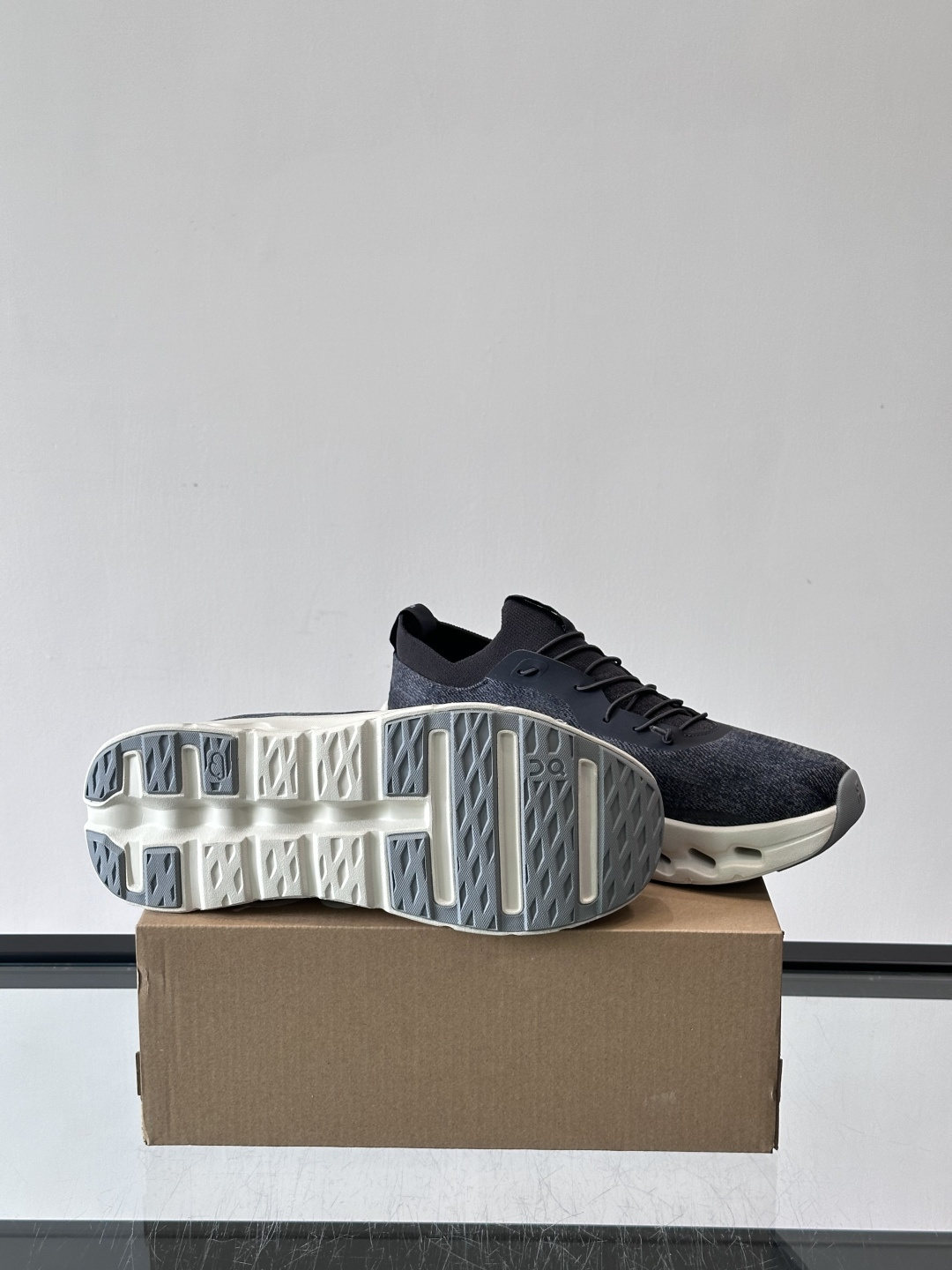 LOEWE X ON Cloudtilt联名运动鞋👟LOEWE和ON联名的Cloudtilt运动鞋，第八