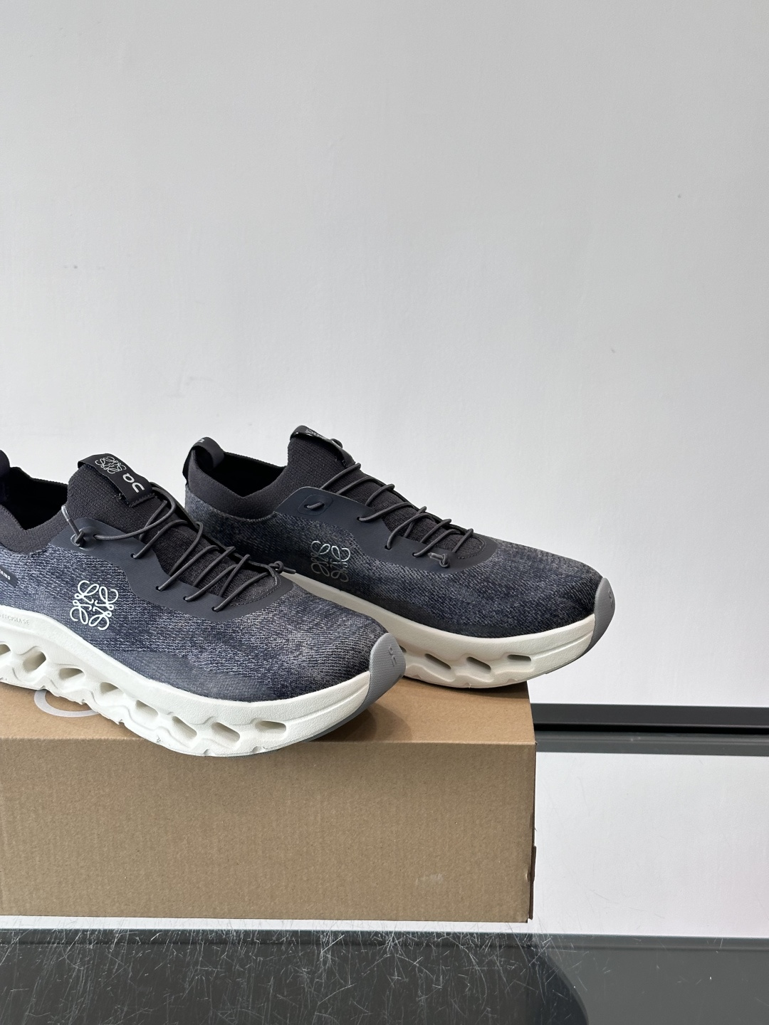 LOEWE X ON Cloudtilt联名运动鞋👟LOEWE和ON联名的Cloudtilt运动鞋，第八