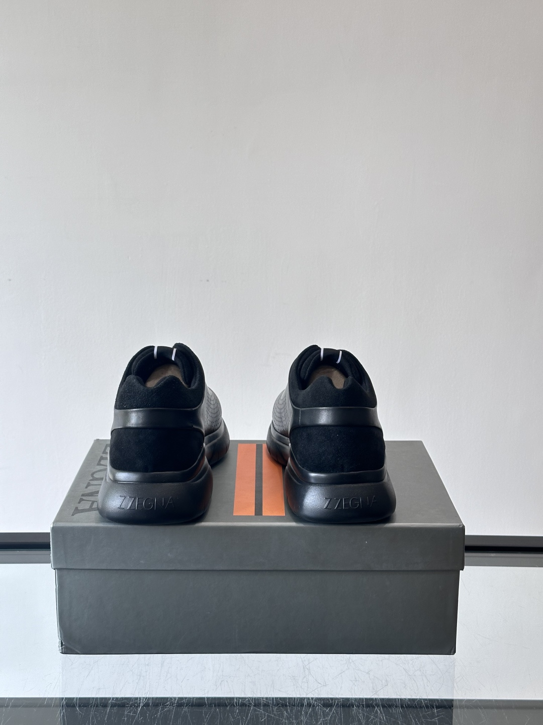 Zegna/杰尼亚 新款男士休闲运动鞋，原材料代工 采用进口小牛皮制作，舒适透气，皮质细腻 精致有光泽 