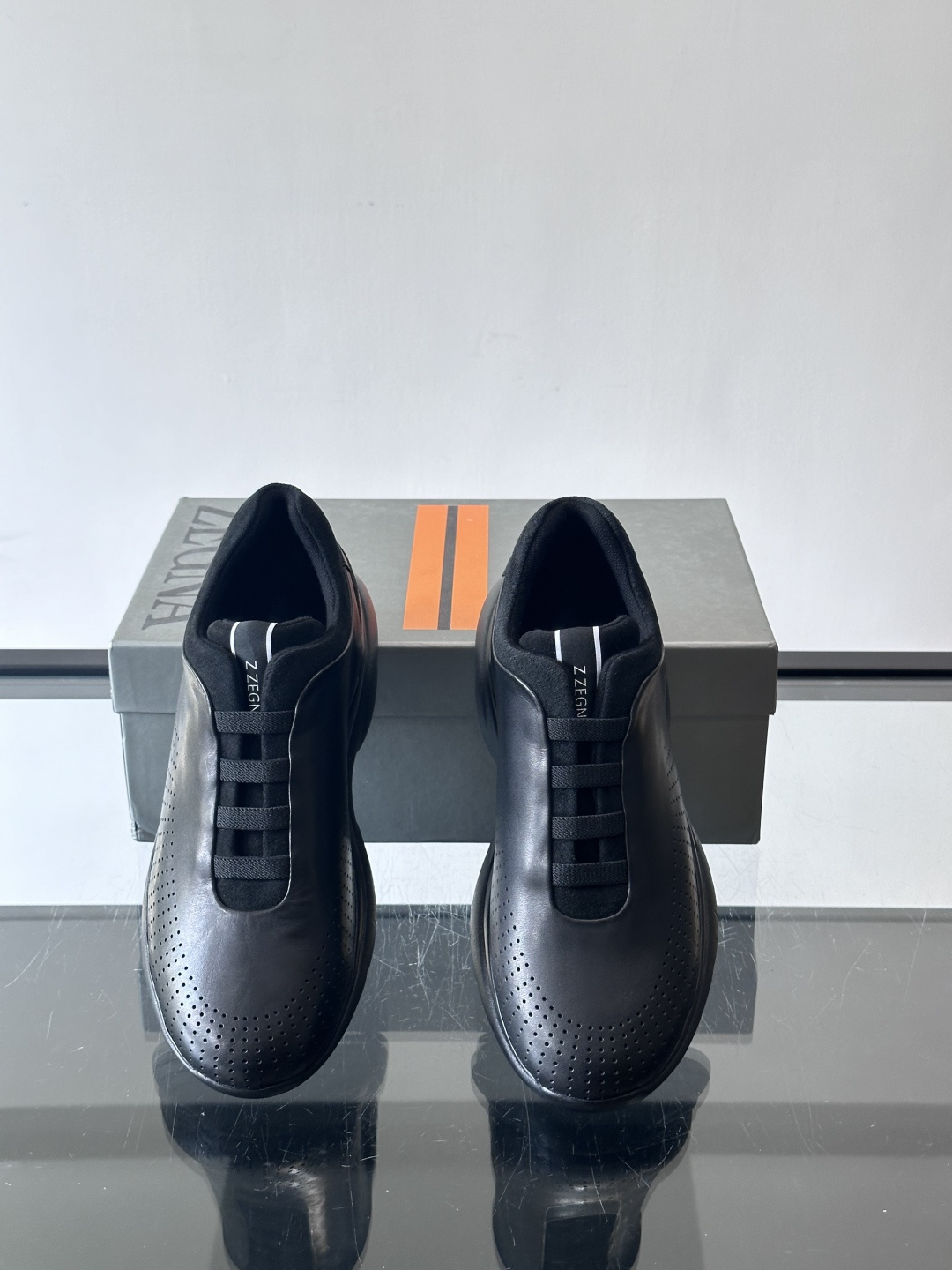 Zegna/杰尼亚 新款男士休闲运动鞋，原材料代工 采用进口小牛皮制作，舒适透气，皮质细腻 精致有光泽 