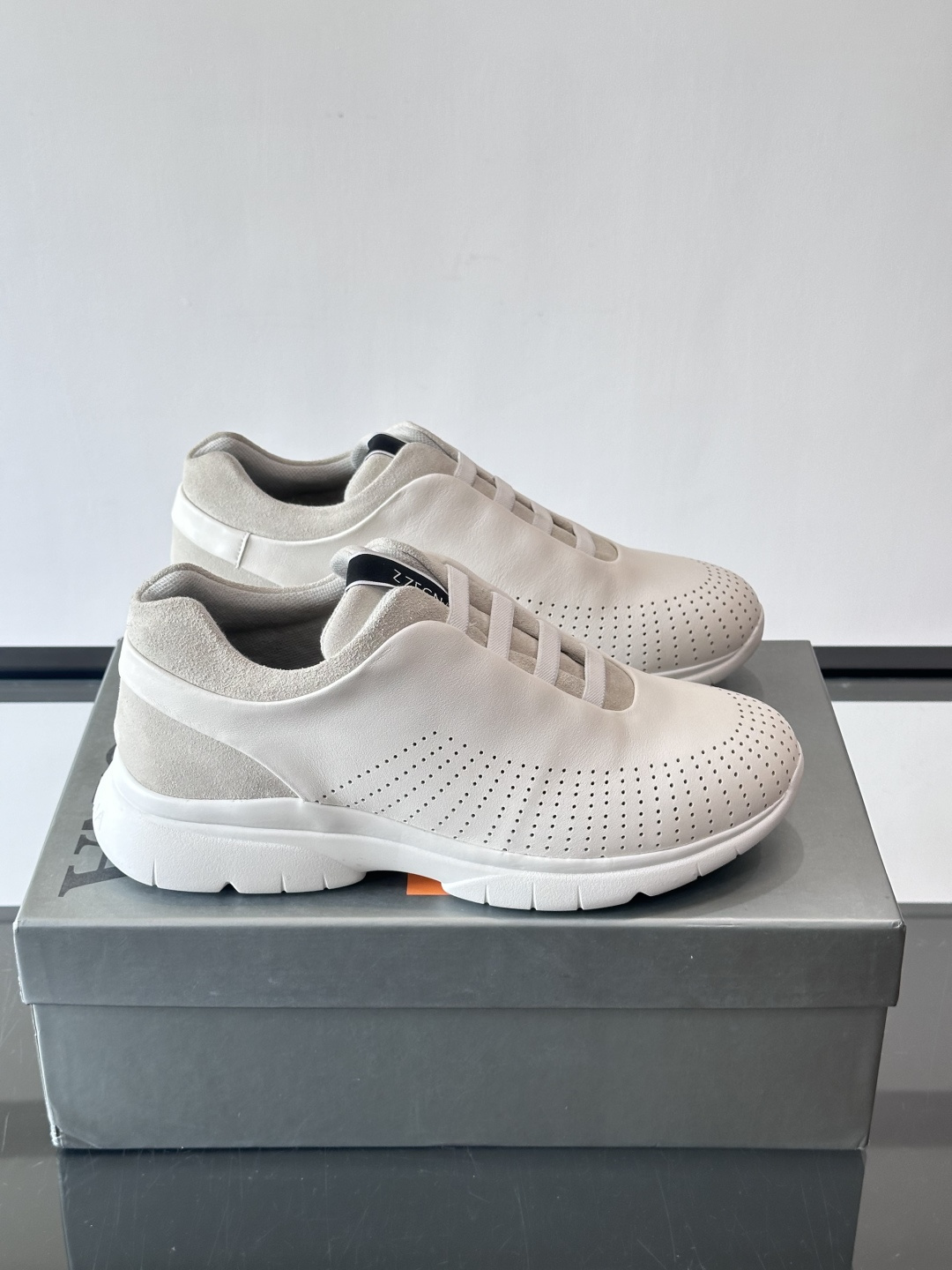 Zegna/杰尼亚 新款男士休闲运动鞋，原材料代工 采用进口小牛皮制作，舒适透气，皮质细腻 精致有光泽 