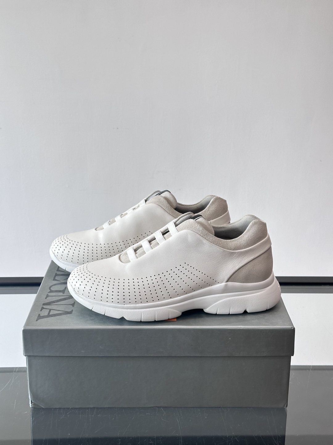 Zegna/杰尼亚 新款男士休闲运动鞋，原材料代工 采用进口小牛皮制作，舒适透气，皮质细腻 精致有光泽 