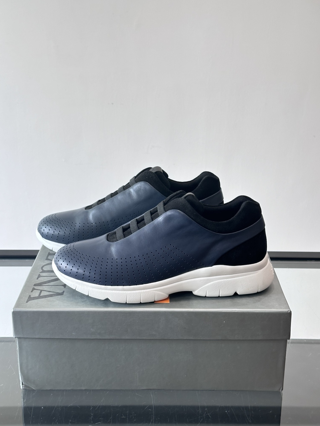 Zegna/杰尼亚 新款男士休闲运动鞋，原材料代工 采用进口小牛皮制作，舒适透气，皮质细腻 精致有光泽 