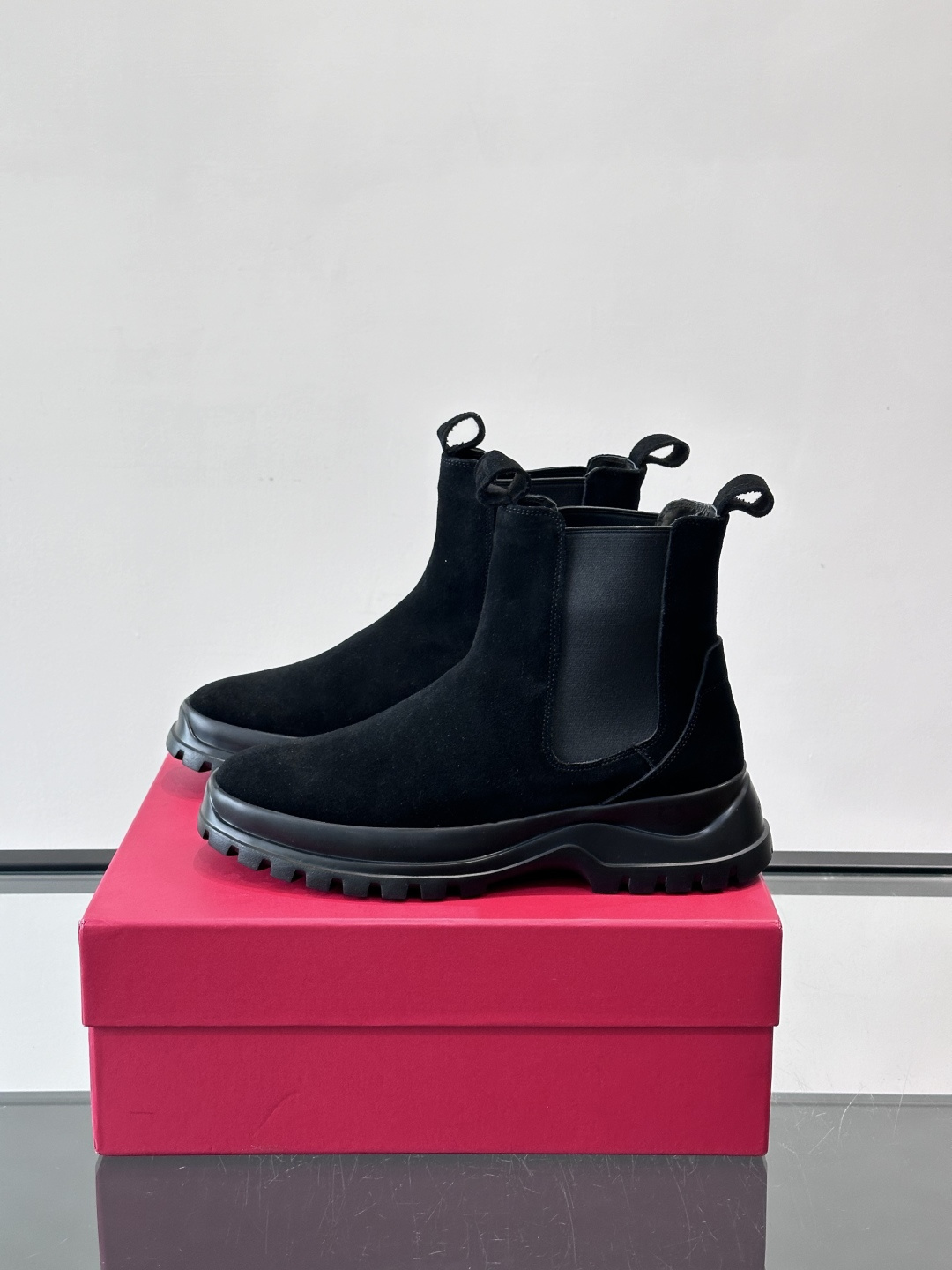 F菲拉格慕切尔西靴，牛皮反绒皮➕弹性织物拼接，穿脱超方便！厚实防滑橡胶大底，耐磨又稳，日常通勤、户外都O