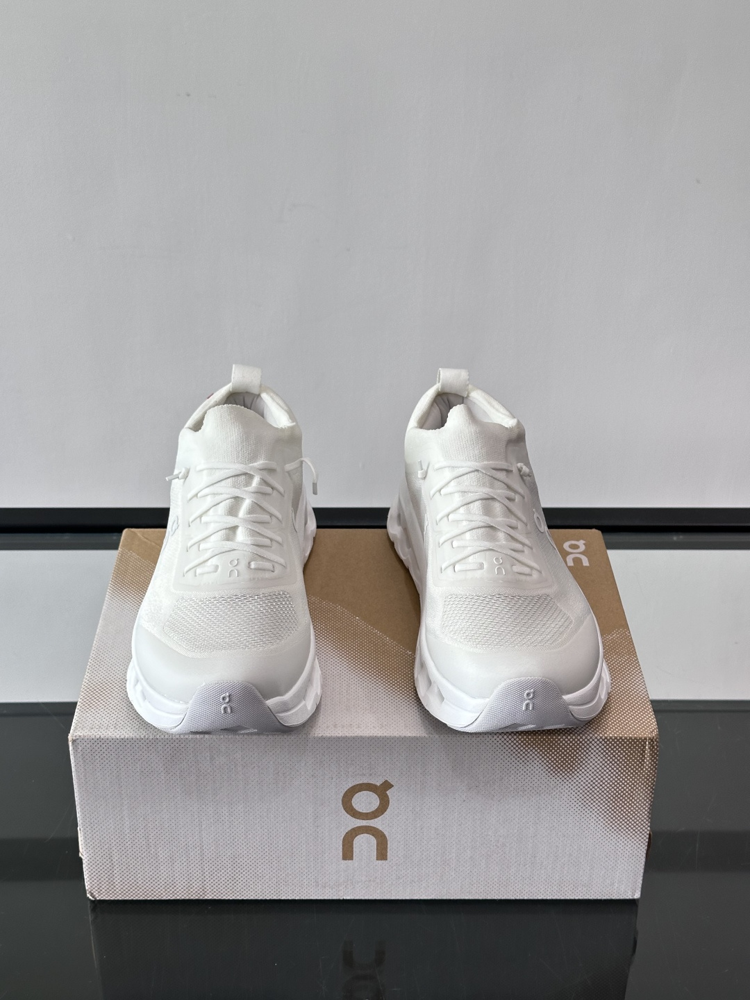 On昂跑 Cloudtilt休闲跑鞋On昂跑Cloudtill休闲跑鞋，主打轻量舒适，鞋面用再生聚酯纤维