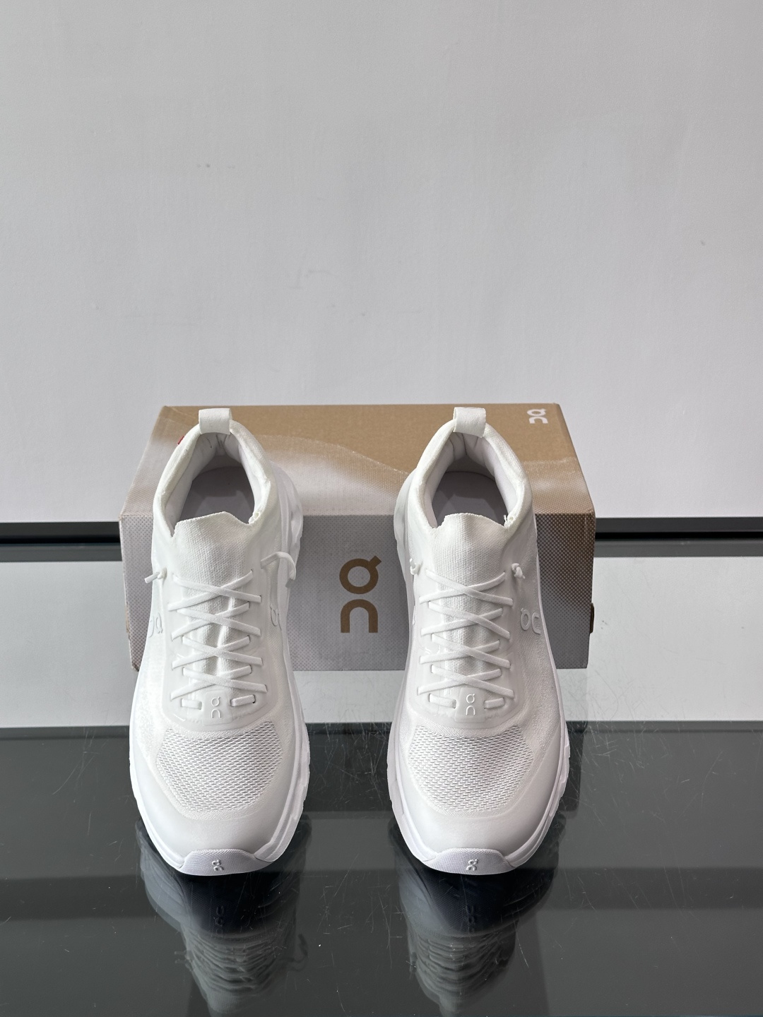 On昂跑 Cloudtilt休闲跑鞋On昂跑Cloudtill休闲跑鞋，主打轻量舒适，鞋面用再生聚酯纤维