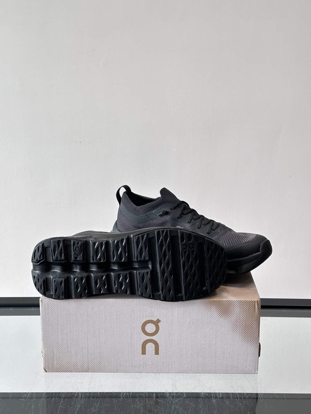 On昂跑 Cloudtilt休闲跑鞋On昂跑Cloudtill休闲跑鞋，主打轻量舒适，鞋面用再生聚酯纤维