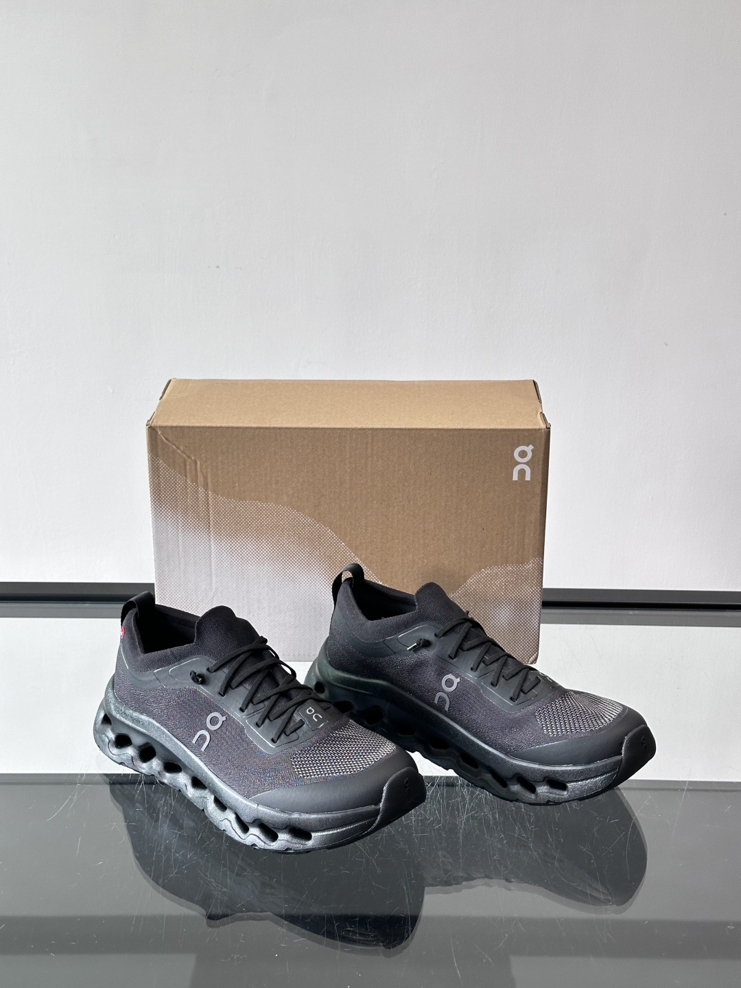 On昂跑 Cloudtilt休闲跑鞋On昂跑Cloudtill休闲跑鞋，主打轻量舒适，鞋面用再生聚酯纤维