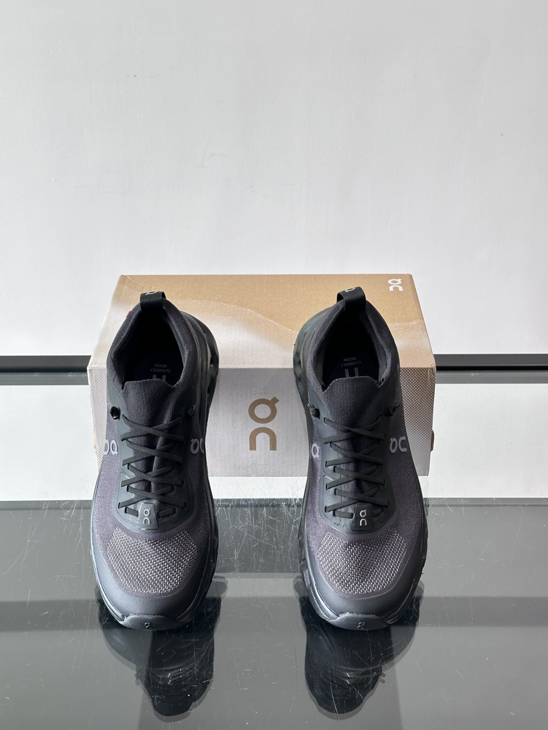 On昂跑 Cloudtilt休闲跑鞋On昂跑Cloudtill休闲跑鞋，主打轻量舒适，鞋面用再生聚酯纤维