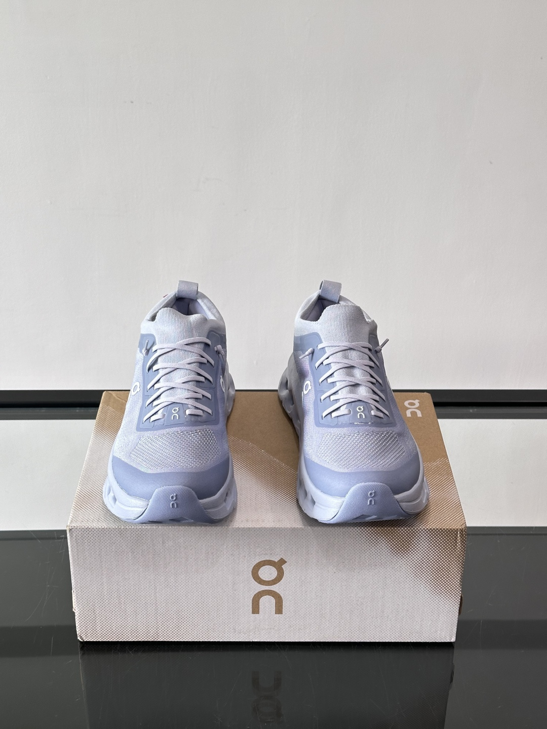 On昂跑 Cloudtilt休闲跑鞋On昂跑Cloudtill休闲跑鞋，主打轻量舒适，鞋面用再生聚酯纤维