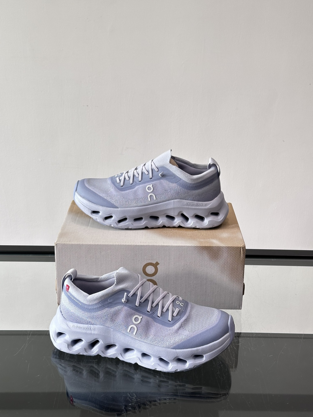 On昂跑 Cloudtilt休闲跑鞋On昂跑Cloudtill休闲跑鞋，主打轻量舒适，鞋面用再生聚酯纤维