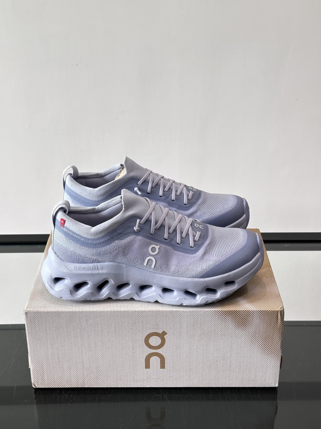 On昂跑 Cloudtilt休闲跑鞋On昂跑Cloudtill休闲跑鞋，主打轻量舒适，鞋面用再生聚酯纤维