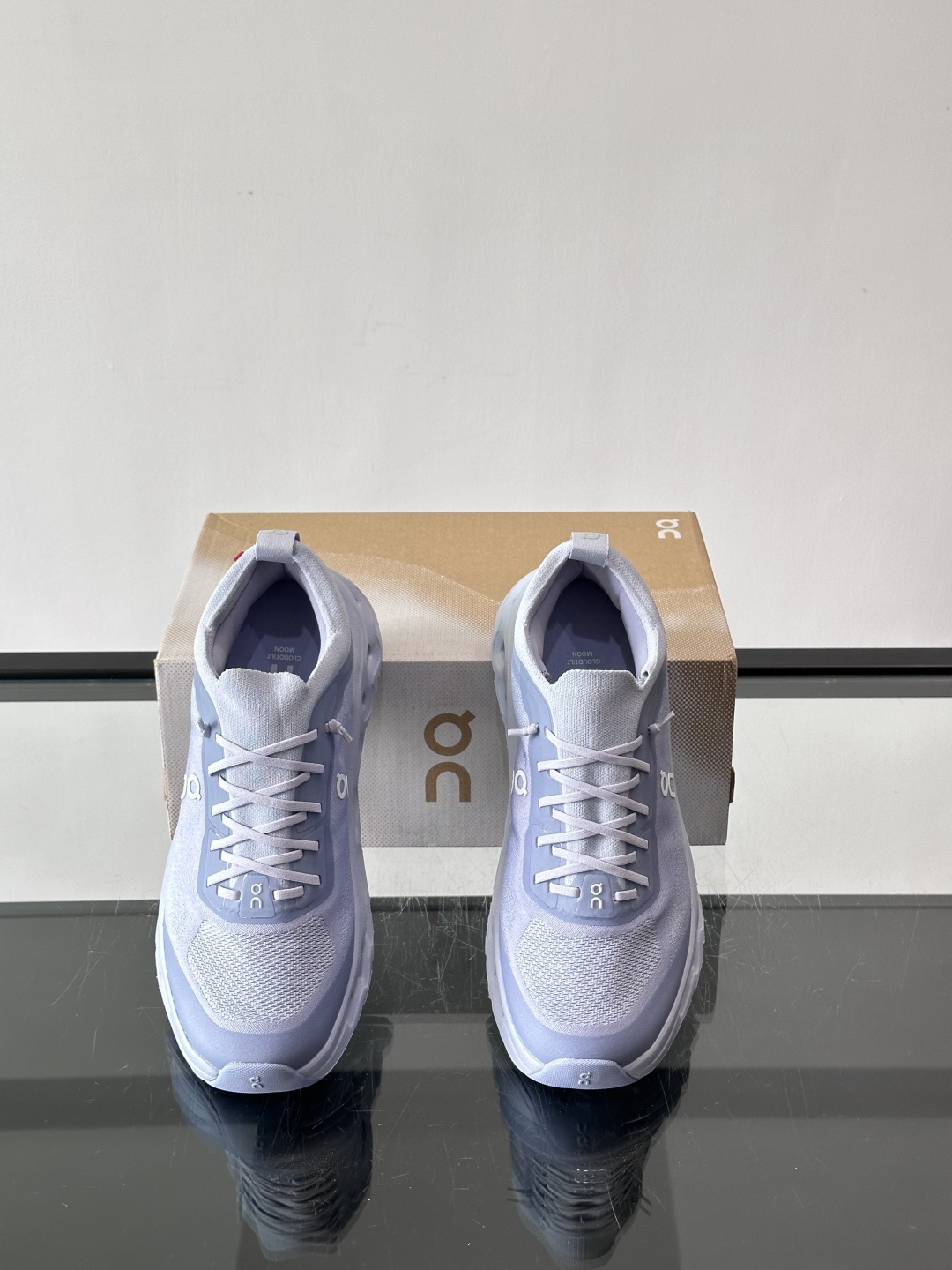 On昂跑 Cloudtilt休闲跑鞋On昂跑Cloudtill休闲跑鞋，主打轻量舒适，鞋面用再生聚酯纤维