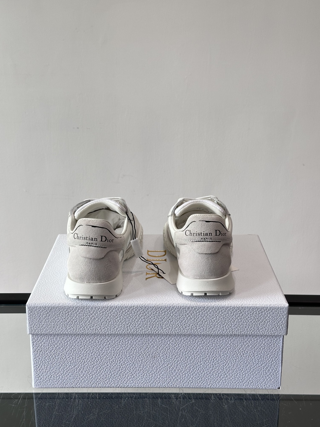 Dior Tech情侣款👫复古运动鞋，牛皮+透明网眼拼接，几何镂空线条超有建筑感。内里羊皮全包，柔软舒适