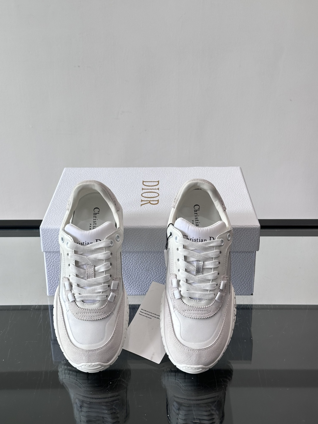 Dior Tech情侣款👫复古运动鞋，牛皮+透明网眼拼接，几何镂空线条超有建筑感。内里羊皮全包，柔软舒适