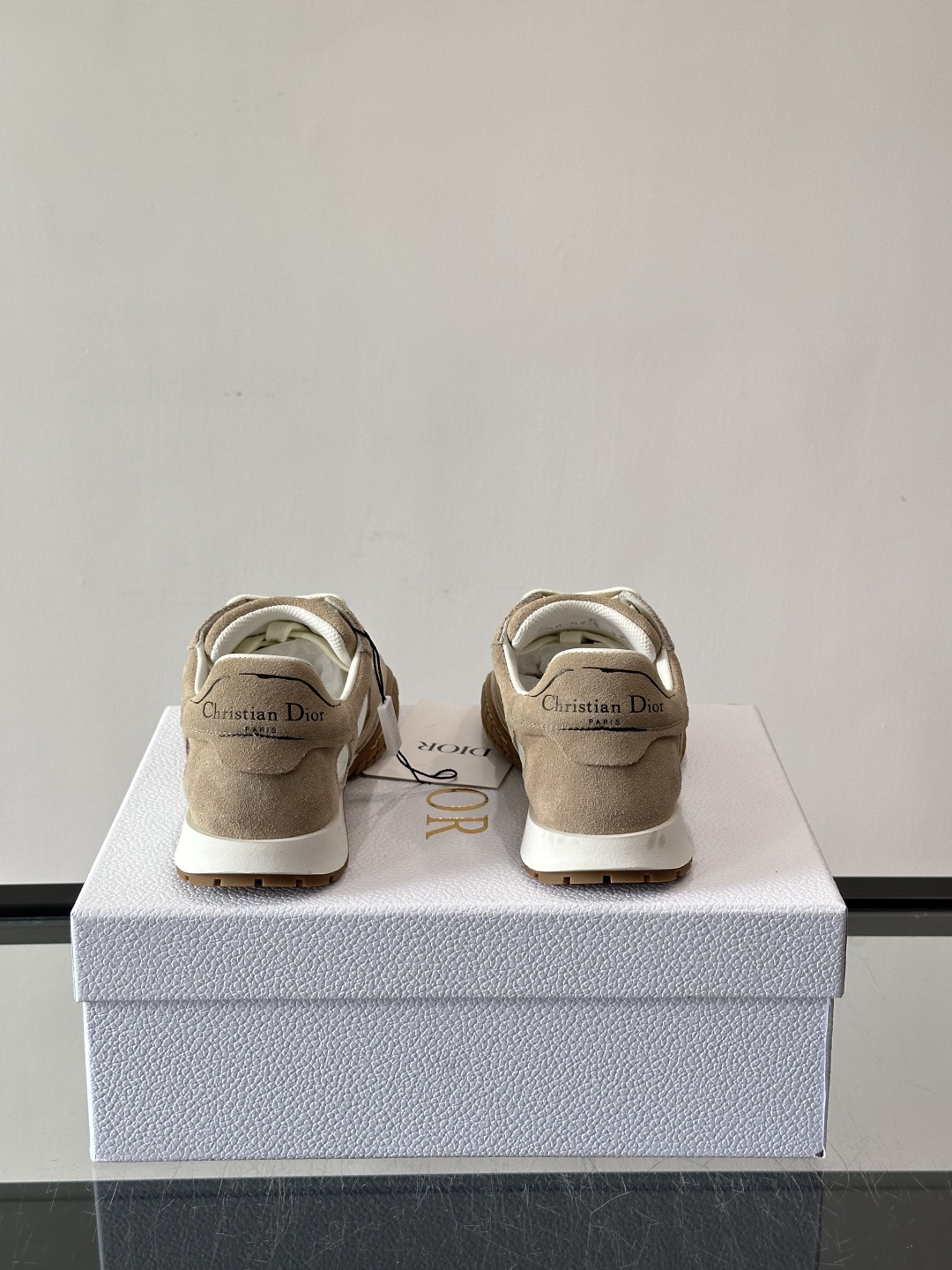 Dior Tech情侣款👫复古运动鞋，牛皮+透明网眼拼接，几何镂空线条超有建筑感。内里羊皮全包，柔软舒适