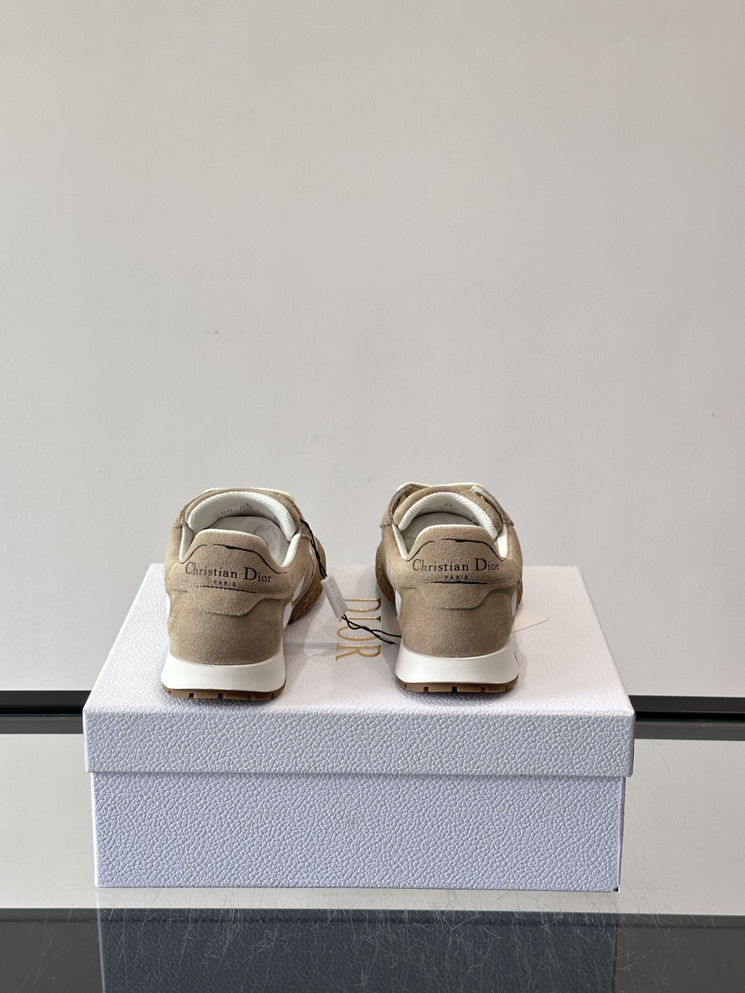 Dior Tech情侣款👫复古运动鞋，牛皮+透明网眼拼接，几何镂空线条超有建筑感。内里羊皮全包，柔软舒适
