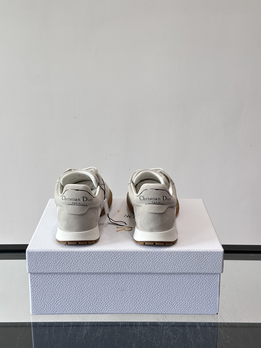 Dior Tech情侣款👫复古运动鞋，牛皮+透明网眼拼接，几何镂空线条超有建筑感。内里羊皮全包，柔软舒适