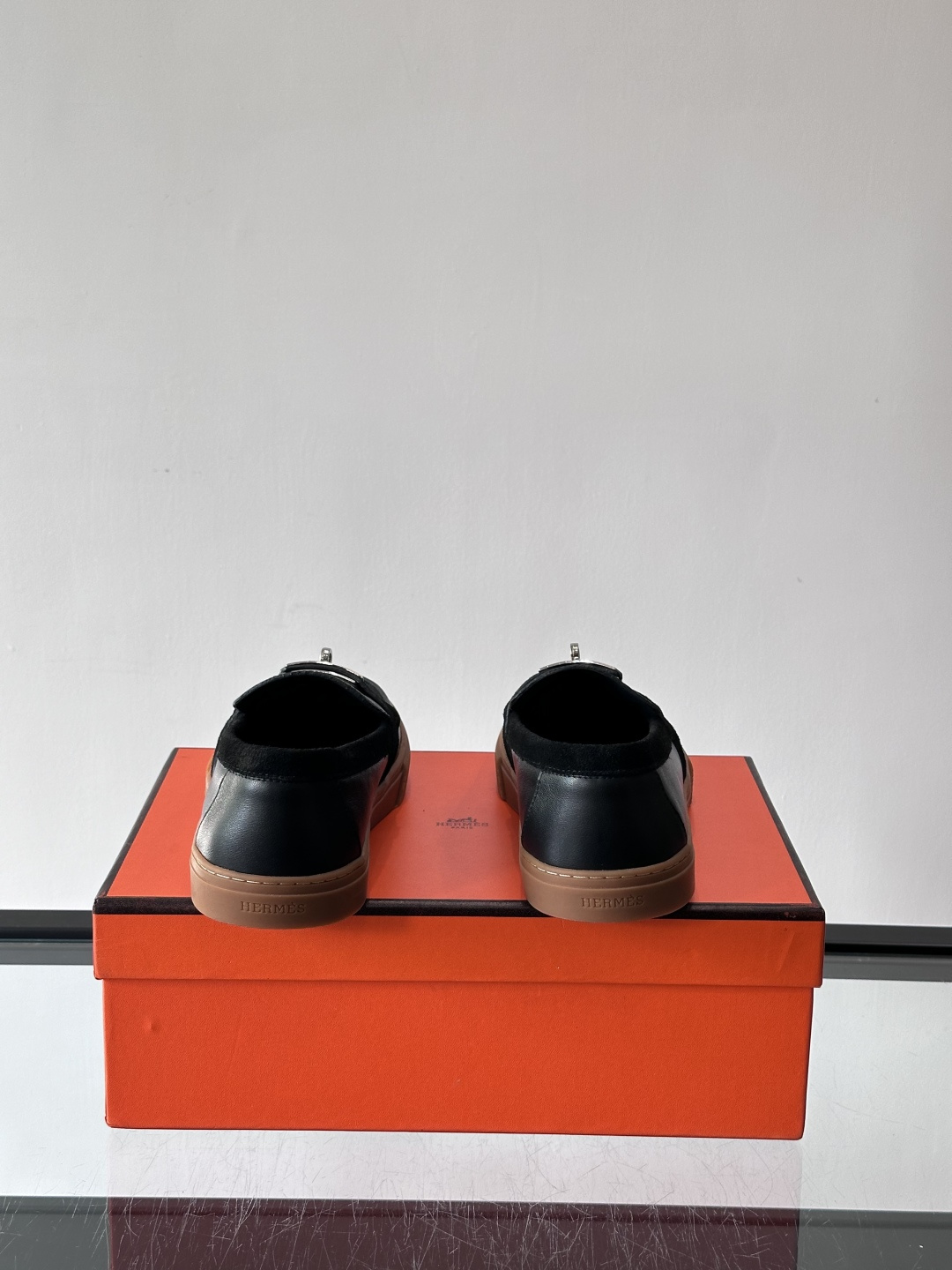 H爱马仕Kelly扣乐福鞋👞，采用头层小牛皮，搭配标志性Kelly金属扣，简约又高级。TPU鞋底，穿着舒