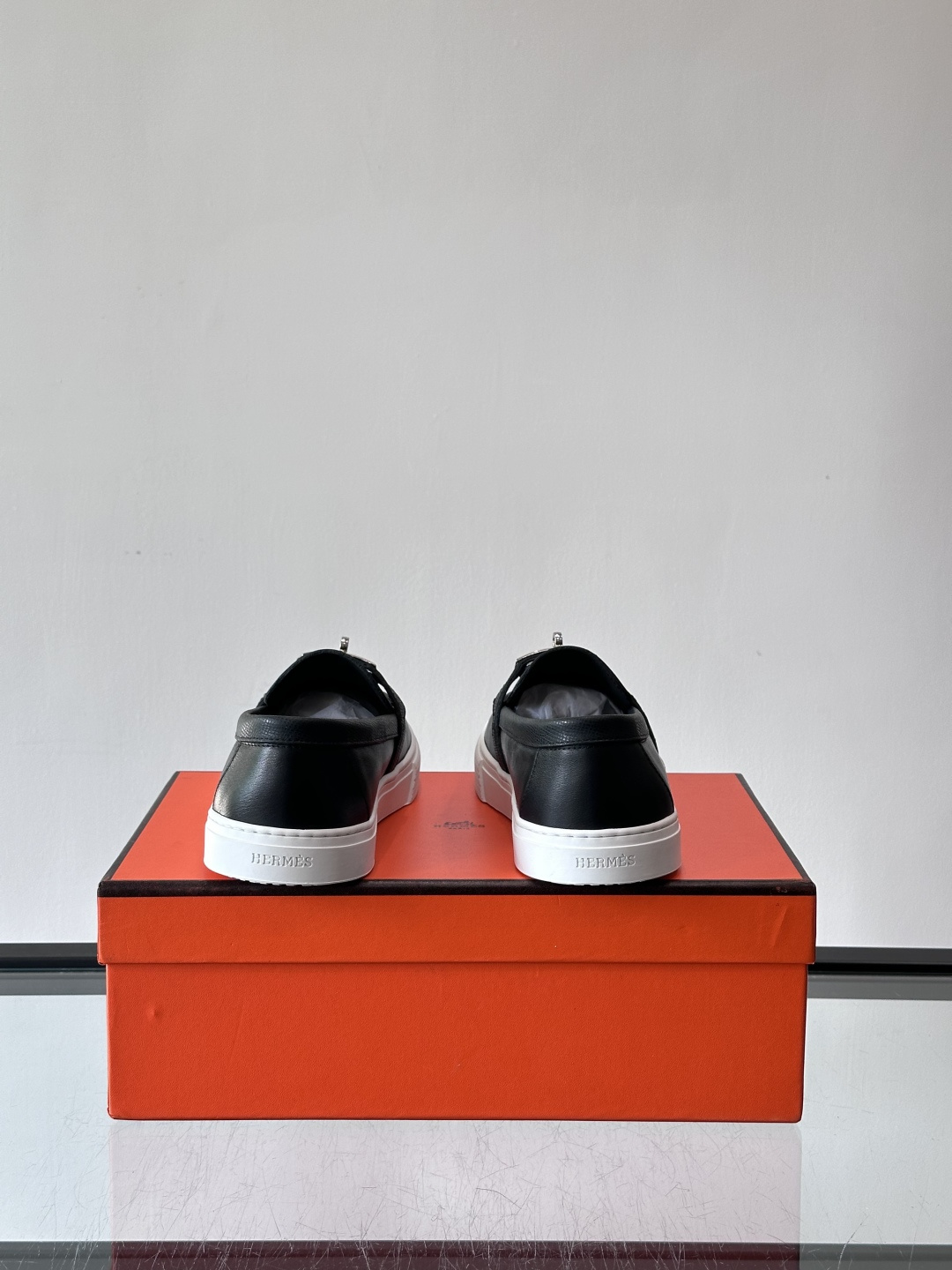 H爱马仕Kelly扣乐福鞋👞，采用头层小牛皮，搭配标志性Kelly金属扣，简约又高级。TPU鞋底，穿着舒