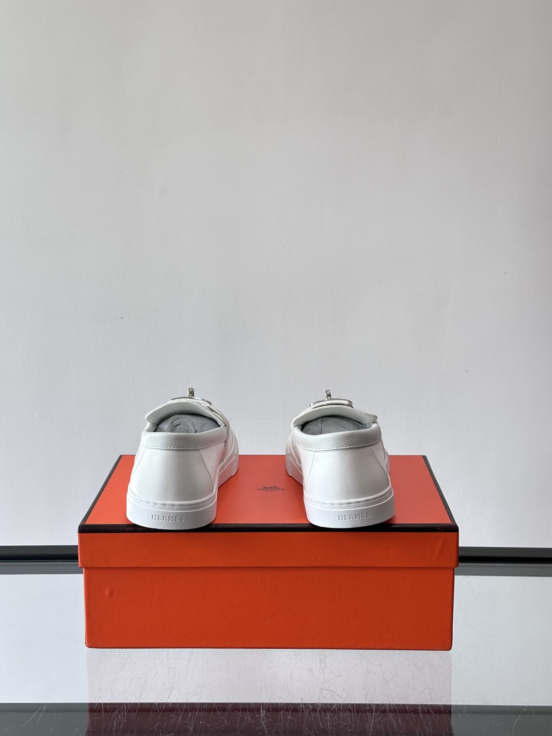 H爱马仕Kelly扣乐福鞋👞，采用头层小牛皮，搭配标志性Kelly金属扣，简约又高级。TPU鞋底，穿着舒