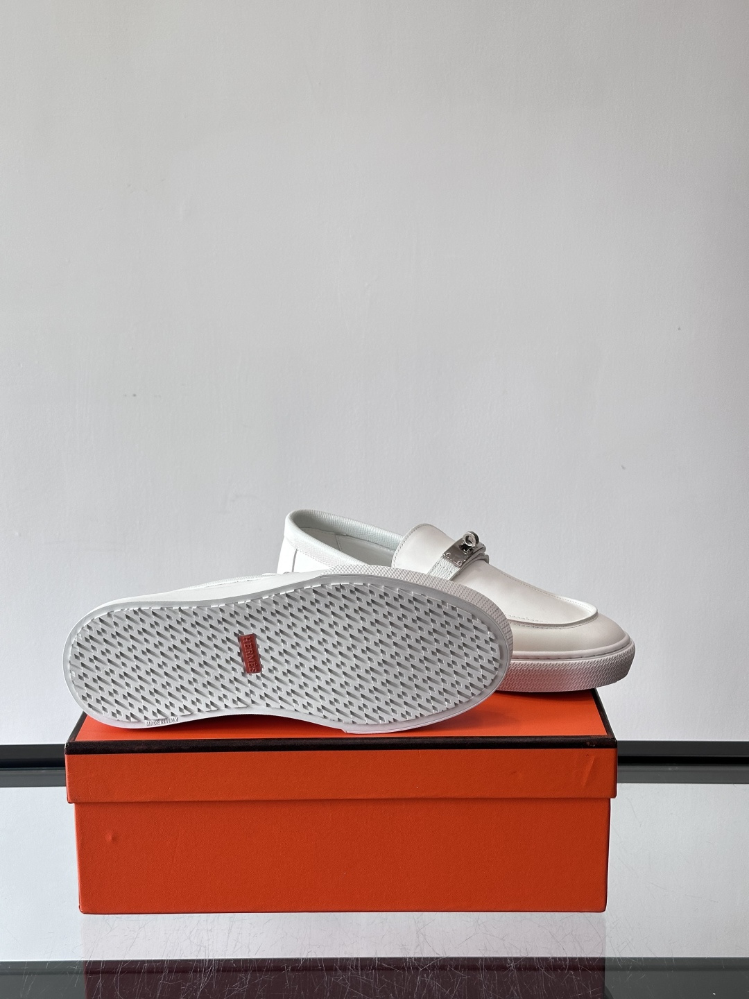 H爱马仕Kelly扣乐福鞋👞，采用头层小牛皮，搭配标志性Kelly金属扣，简约又高级。TPU鞋底，穿着舒