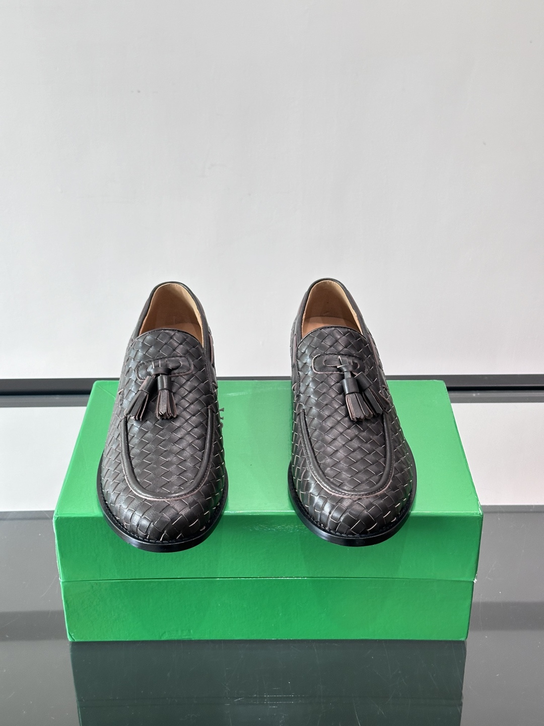 BV 新款情侣款👫休闲真皮大底皮鞋，这款休闲皮鞋选用柔软小牛皮纯手工编织，成就轻盈质地，精致真皮衬里，经