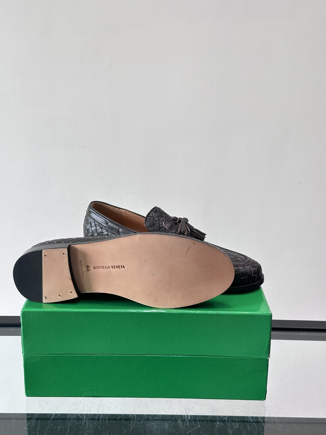 BV 新款情侣款👫休闲真皮大底皮鞋，这款休闲皮鞋选用柔软小牛皮纯手工编织，成就轻盈质地，精致真皮衬里，经