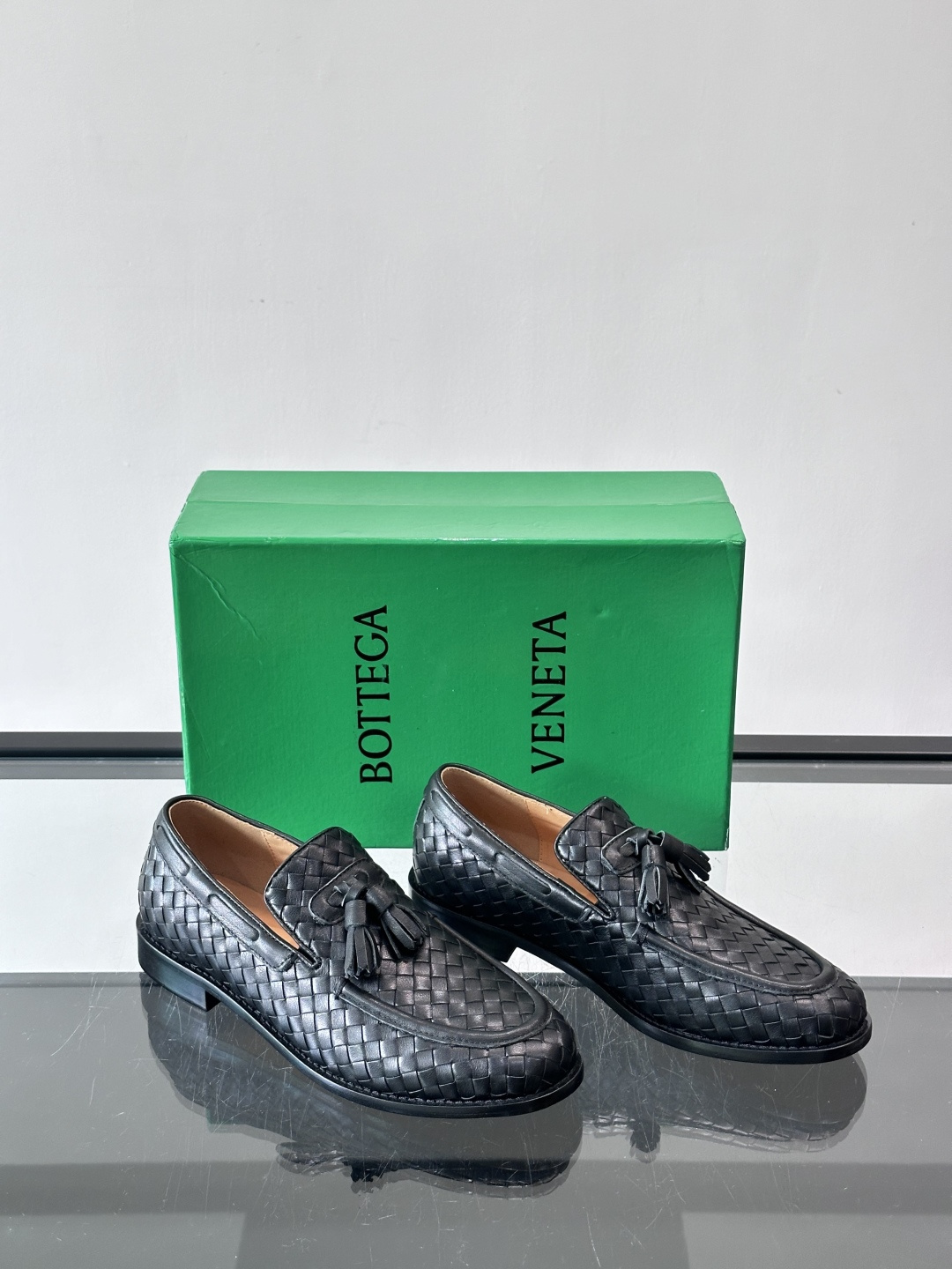 BV 新款情侣款👫休闲真皮大底皮鞋，这款休闲皮鞋选用柔软小牛皮纯手工编织，成就轻盈质地，精致真皮衬里，经