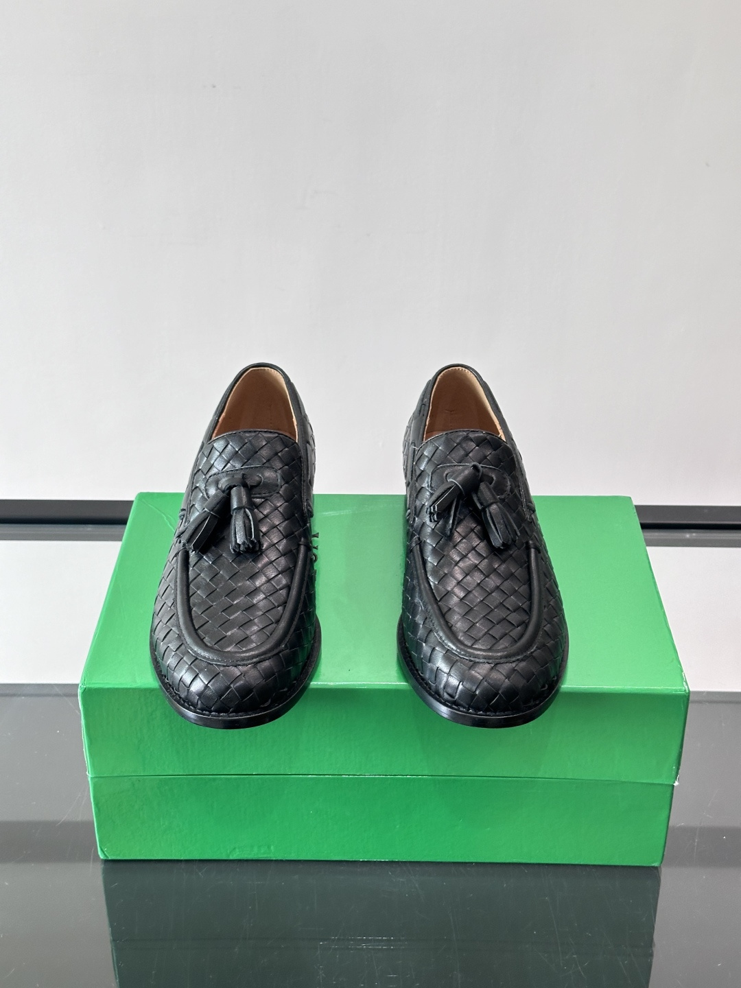 BV 新款情侣款👫休闲真皮大底皮鞋，这款休闲皮鞋选用柔软小牛皮纯手工编织，成就轻盈质地，精致真皮衬里，经