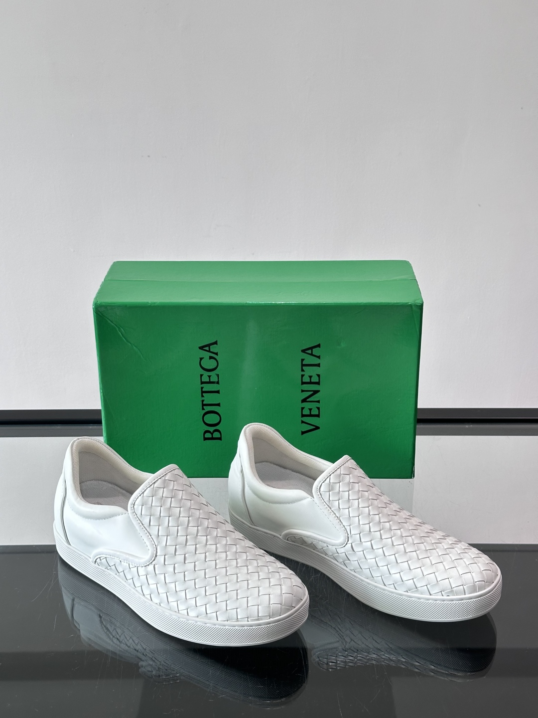 ◾️▫️B V情侣款👫经典手工编织一脚蹬乐福鞋，奢华柔软，易于穿搭，纯手工编织鞋面、头层牛皮内里，轻质橡