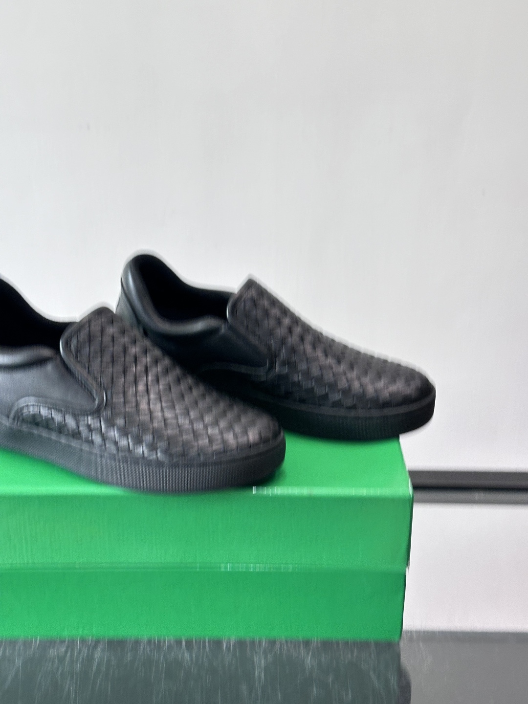 ◾️▫️B V情侣款👫经典手工编织一脚蹬乐福鞋，奢华柔软，易于穿搭，纯手工编织鞋面、头层牛皮内里，轻质橡