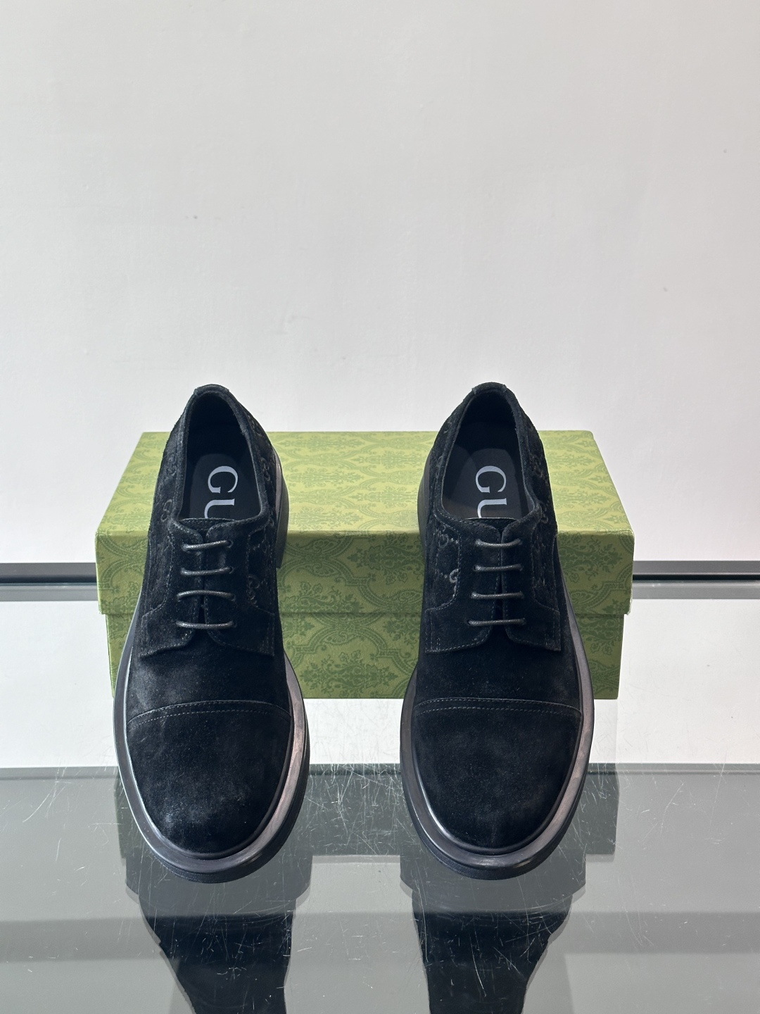 Gucci GG压纹厚底皮鞋，选用头层牛皮，经典GG压纹低调又有辨识度。厚底橡胶鞋底，穿着舒适还增高，通