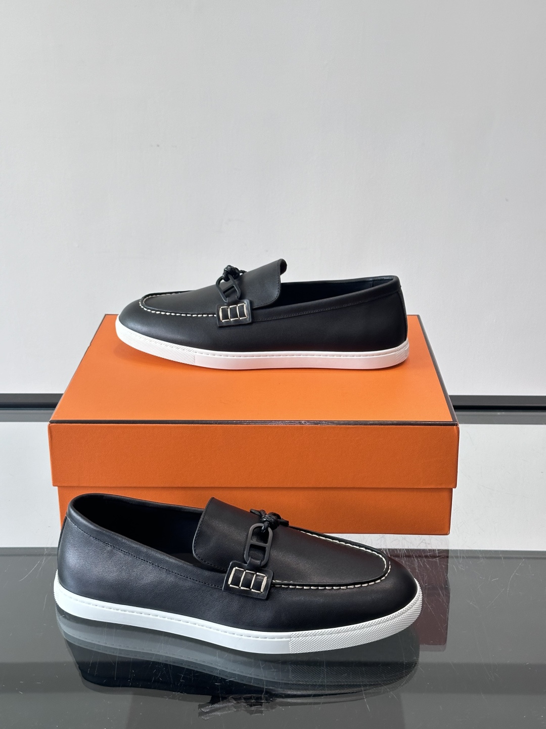 爱马仕Ignacio乐福鞋，选用小牛皮，搭配皮革编绳和“Chaine d'Ancre”鞋扣，航海风格超有