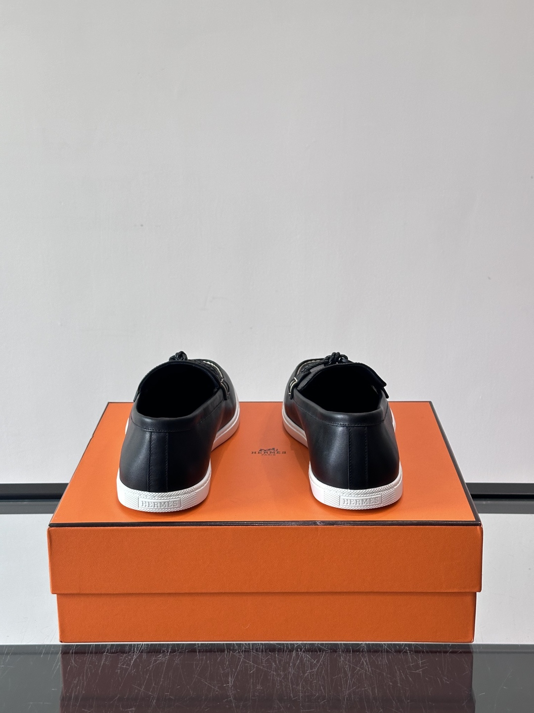 爱马仕Ignacio乐福鞋，选用小牛皮，搭配皮革编绳和“Chaine d'Ancre”鞋扣，航海风格超有