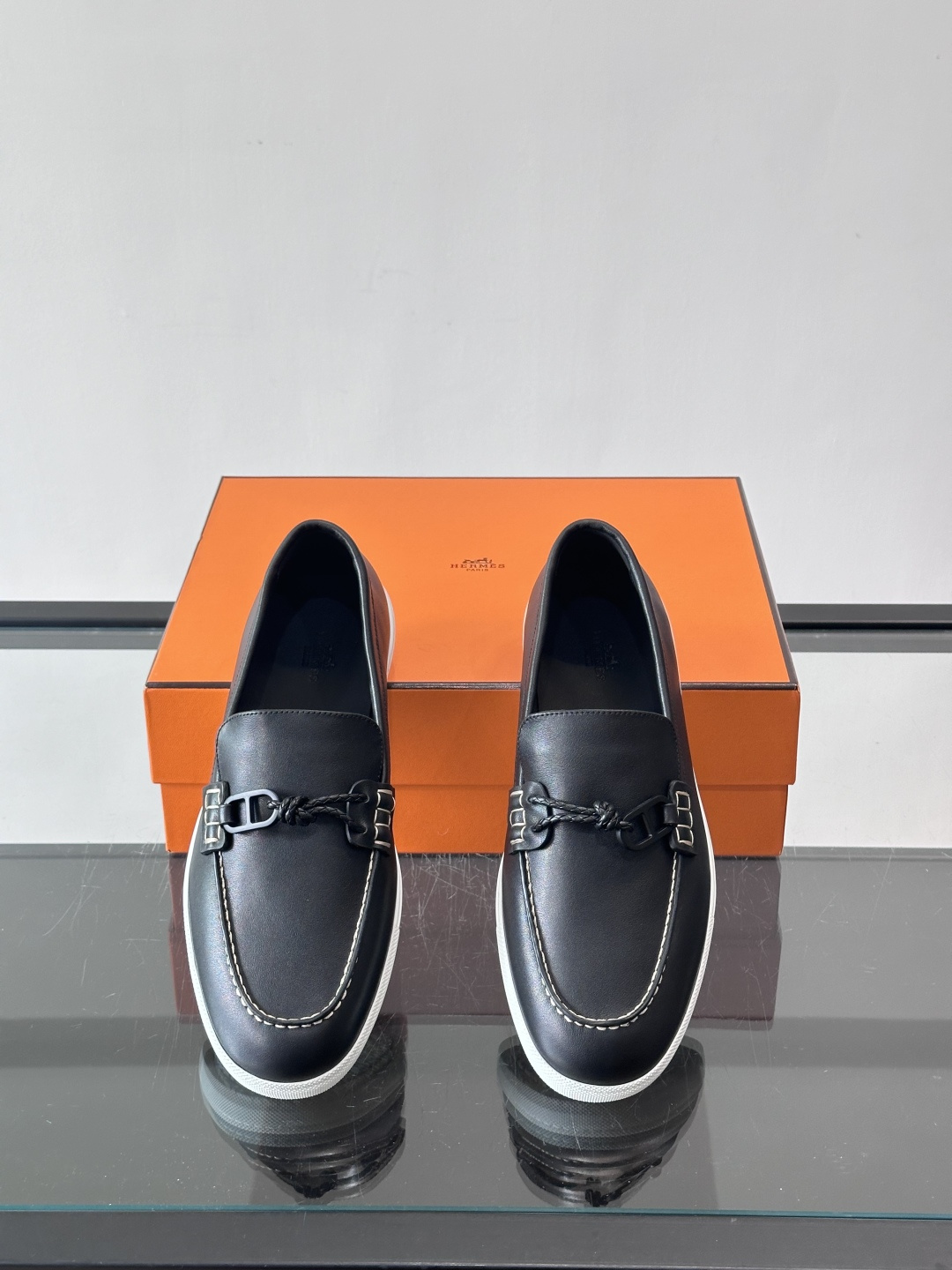 爱马仕Ignacio乐福鞋，选用小牛皮，搭配皮革编绳和“Chaine d'Ancre”鞋扣，航海风格超有