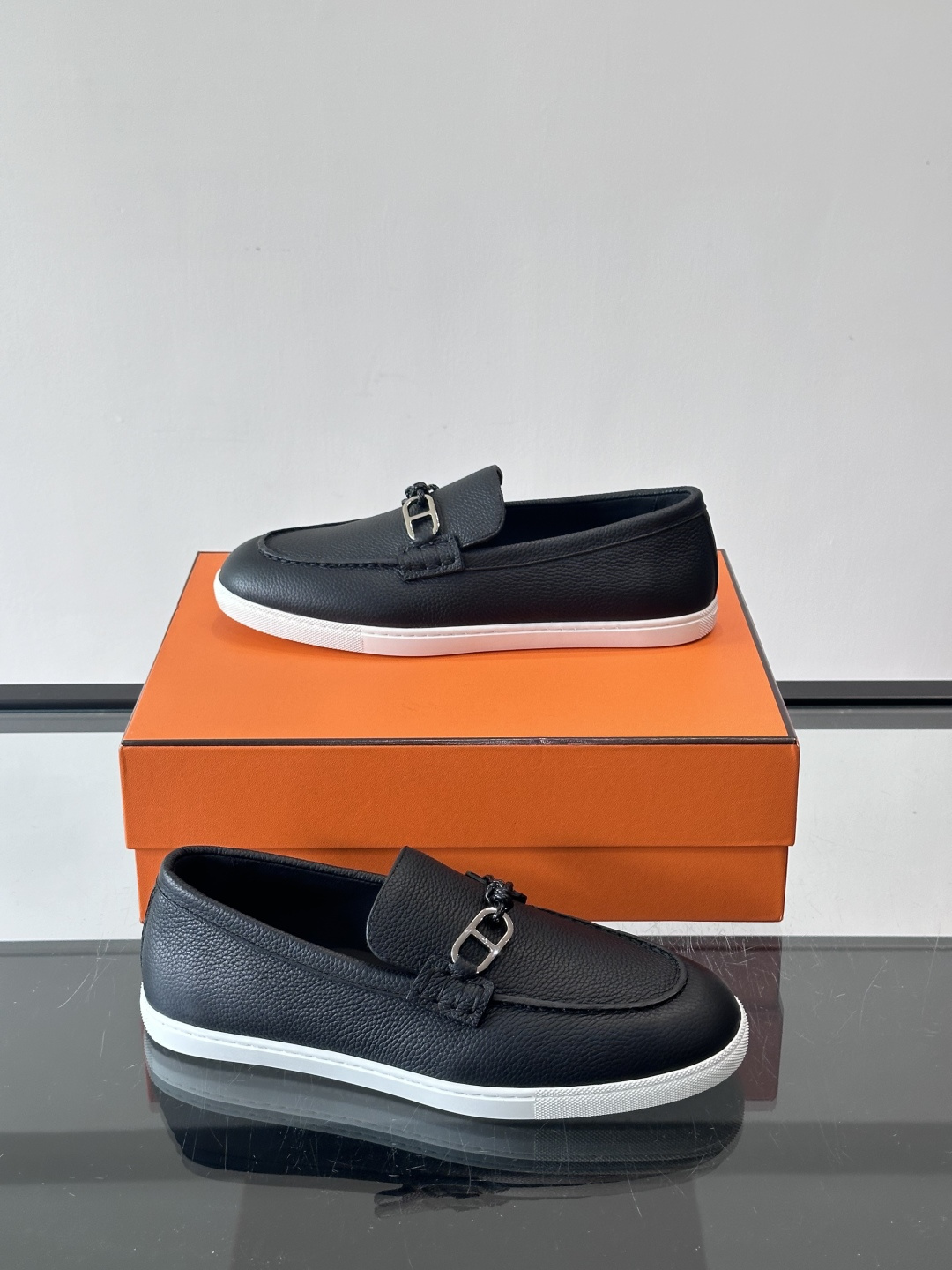 爱马仕Ignacio乐福鞋，选用小牛皮，搭配皮革编绳和“Chaine d'Ancre”鞋扣，航海风格超有