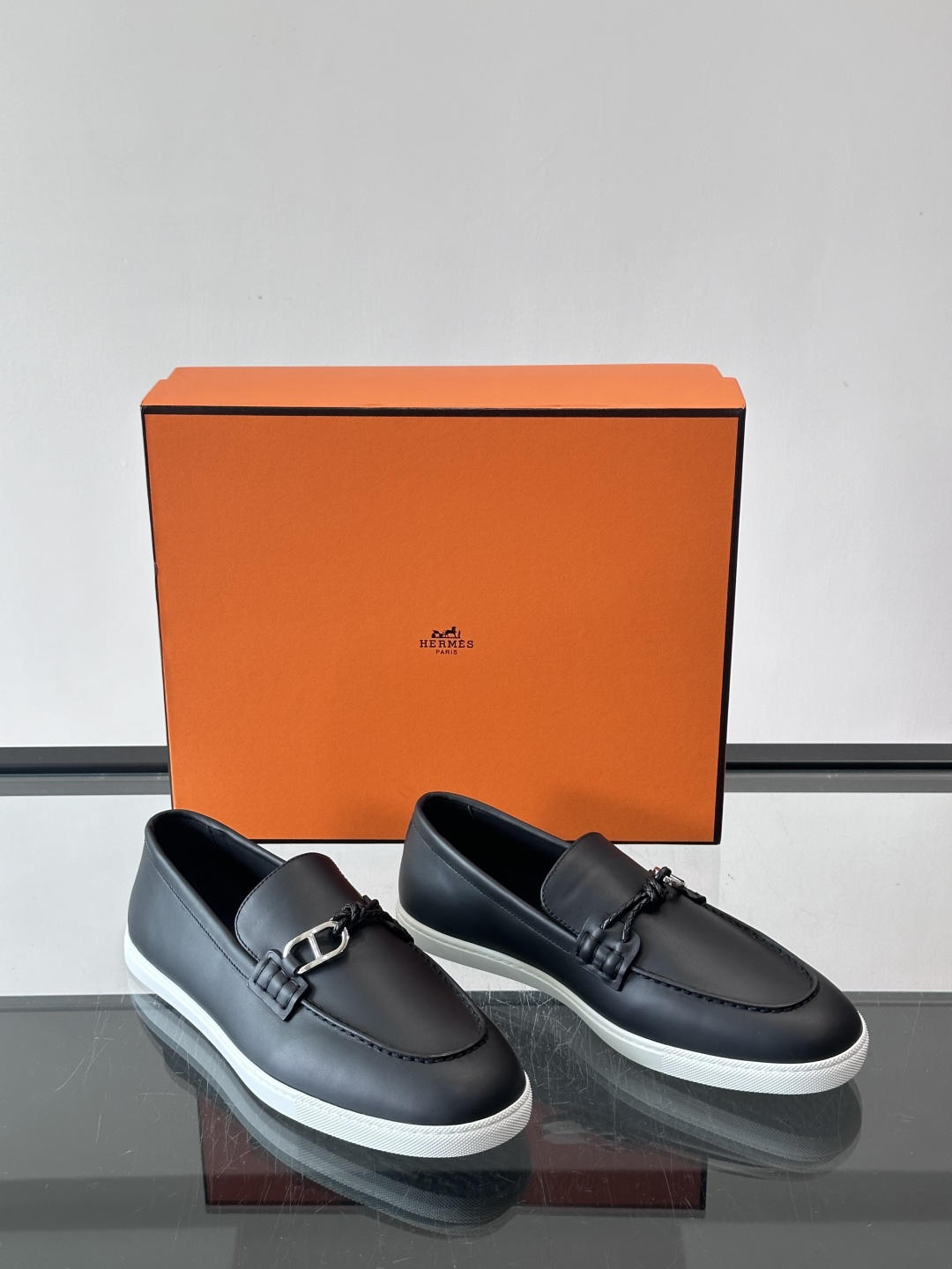 爱马仕Ignacio乐福鞋，选用小牛皮，搭配皮革编绳和“Chaine d'Ancre”鞋扣，航海风格超有