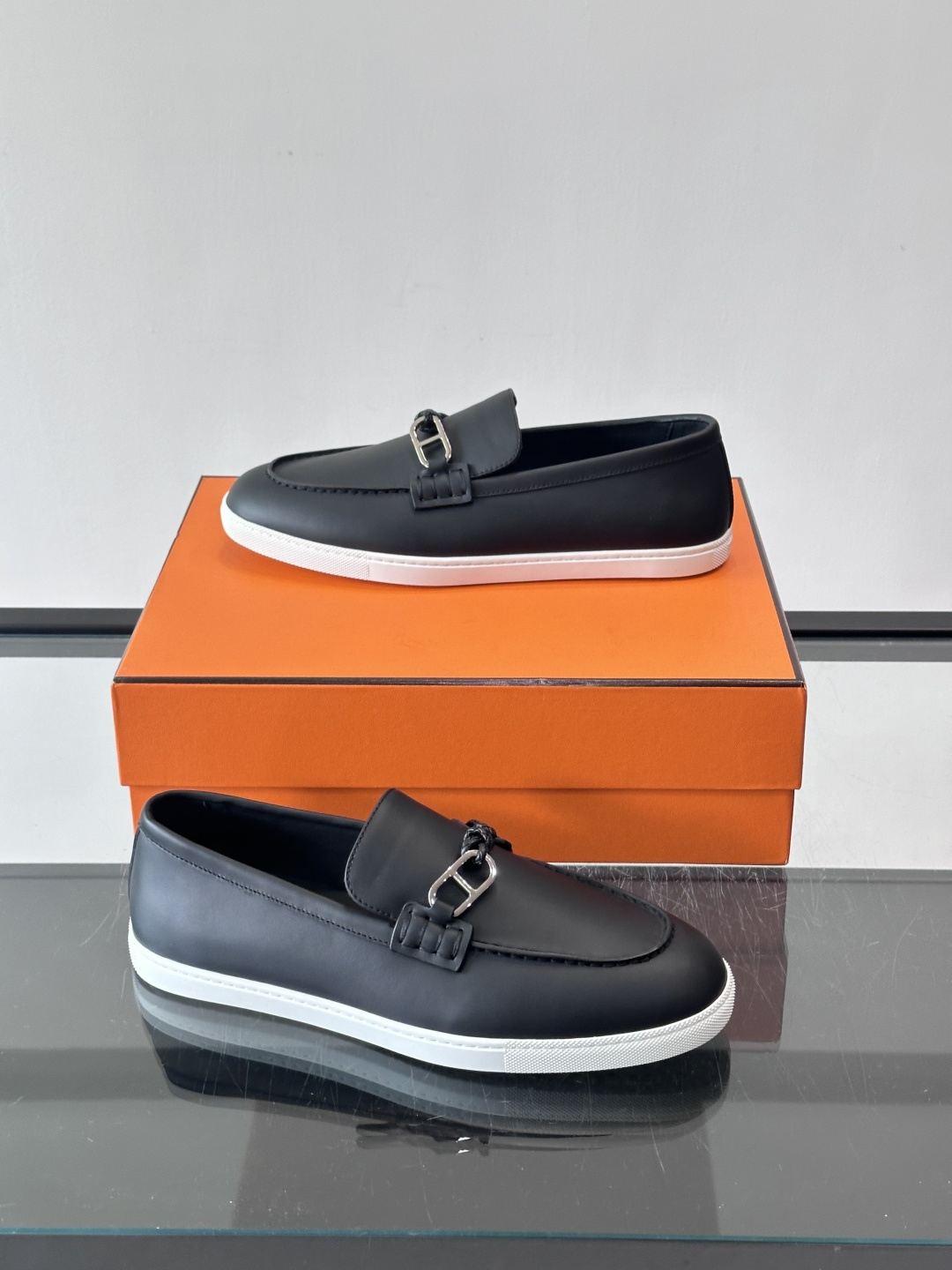 爱马仕Ignacio乐福鞋，选用小牛皮，搭配皮革编绳和“Chaine d'Ancre”鞋扣，航海风格超有