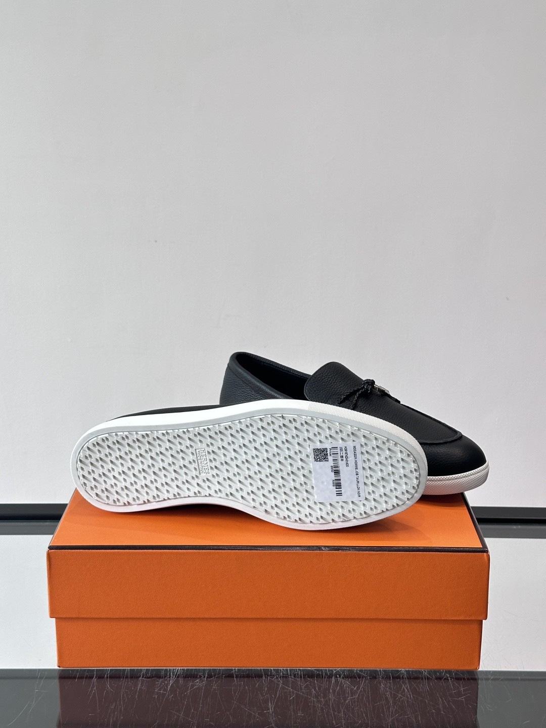 爱马仕Ignacio乐福鞋，选用小牛皮，搭配皮革编绳和“Chaine d'Ancre”鞋扣，航海风格超有