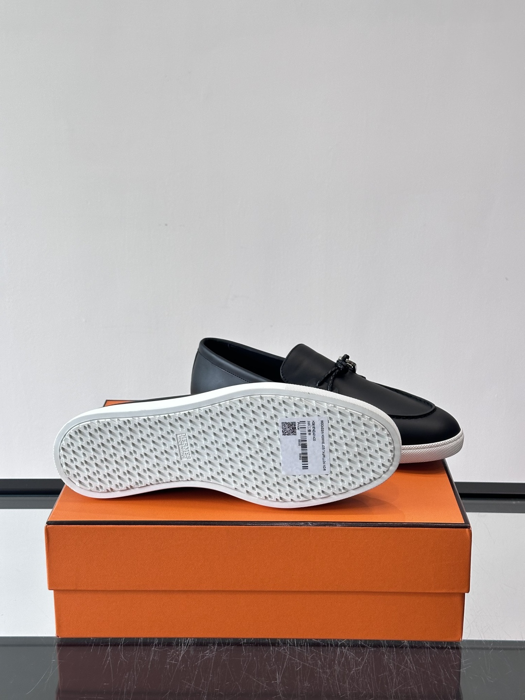 爱马仕Ignacio乐福鞋，选用小牛皮，搭配皮革编绳和“Chaine d'Ancre”鞋扣，航海风格超有