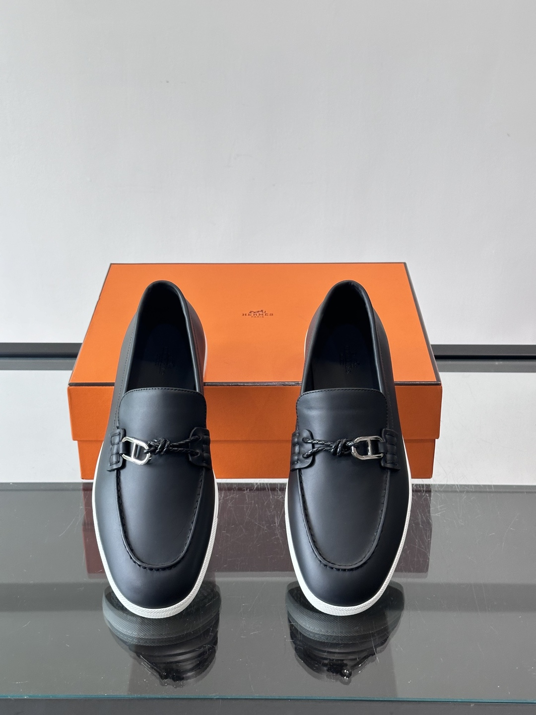 爱马仕Ignacio乐福鞋，选用小牛皮，搭配皮革编绳和“Chaine d'Ancre”鞋扣，航海风格超有