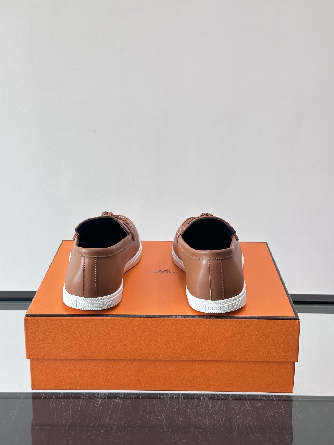 爱马仕Ignacio乐福鞋，选用小牛皮，搭配皮革编绳和“Chaine d'Ancre”鞋扣，航海风格超有