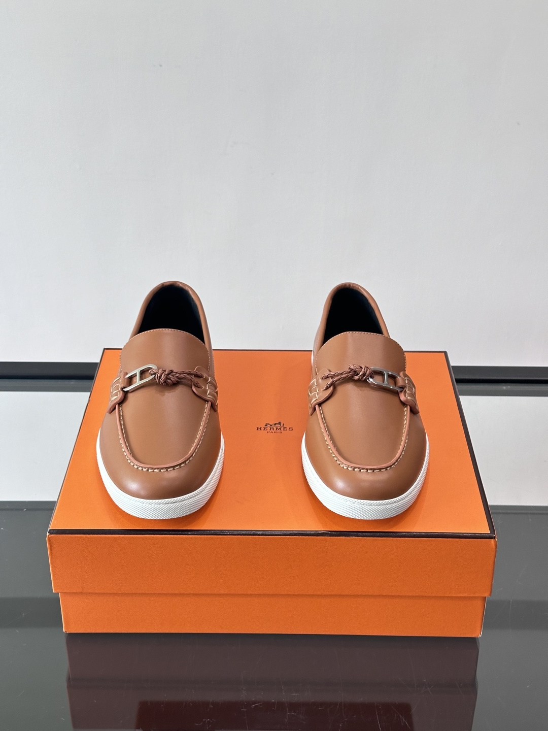 爱马仕Ignacio乐福鞋，选用小牛皮，搭配皮革编绳和“Chaine d'Ancre”鞋扣，航海风格超有